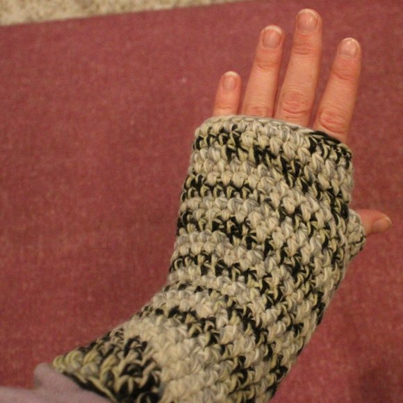 🔥 Nepalese Sundance Merino Handwarmers - BW - Picture 2 of 5